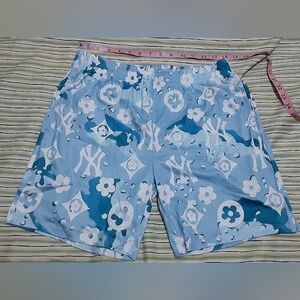 Graphic NY, Men Large mesh shorts, unbranded, new